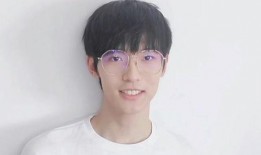 爆料邱虹凯贴面膜视频,揭秘明星护肤日常